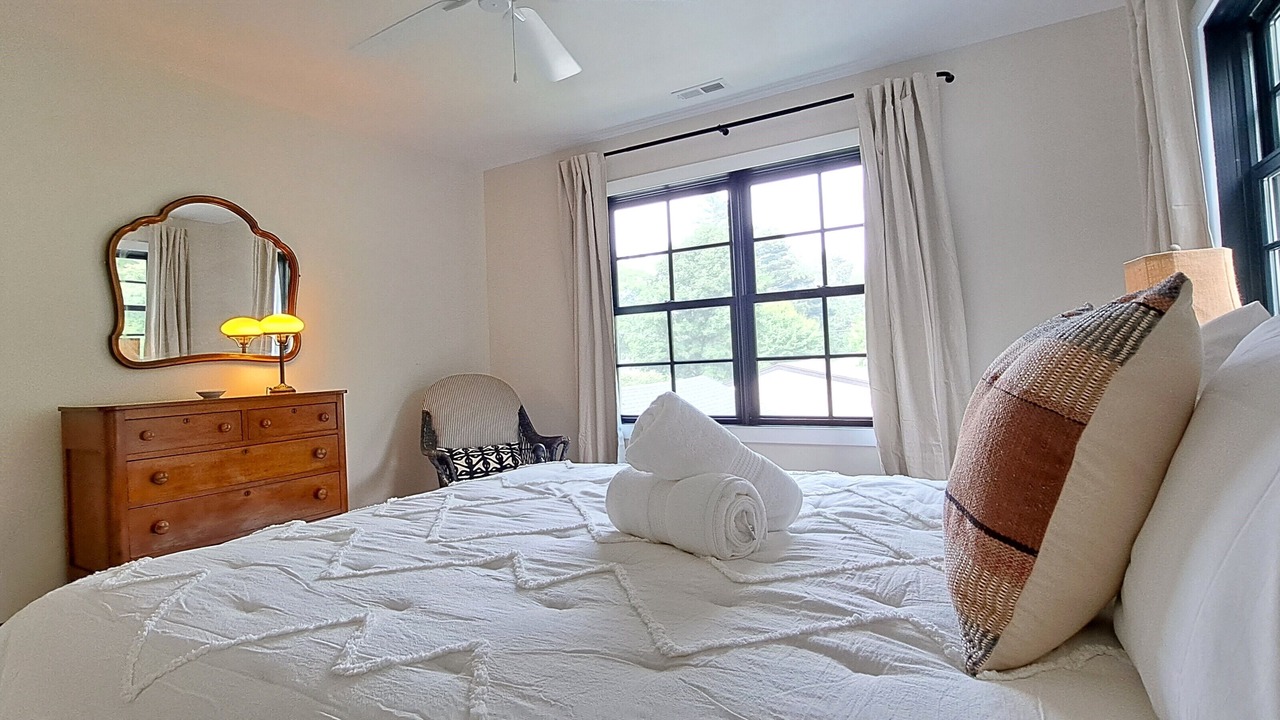 Photo of Bedroom in Lakeside