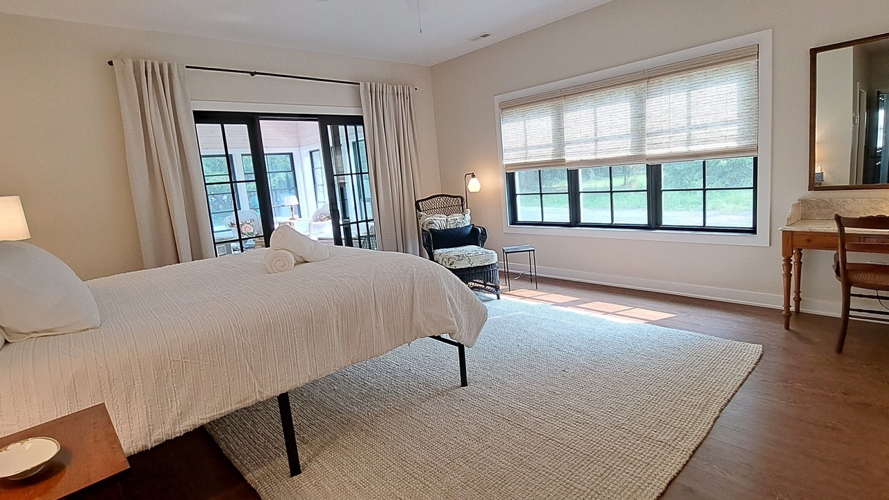 Photo of Bedroom in Lakeside
