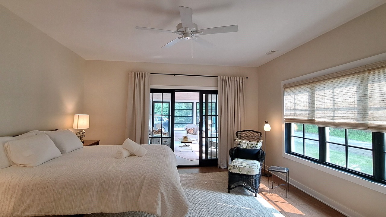 Photo of Bedroom in Lakeside