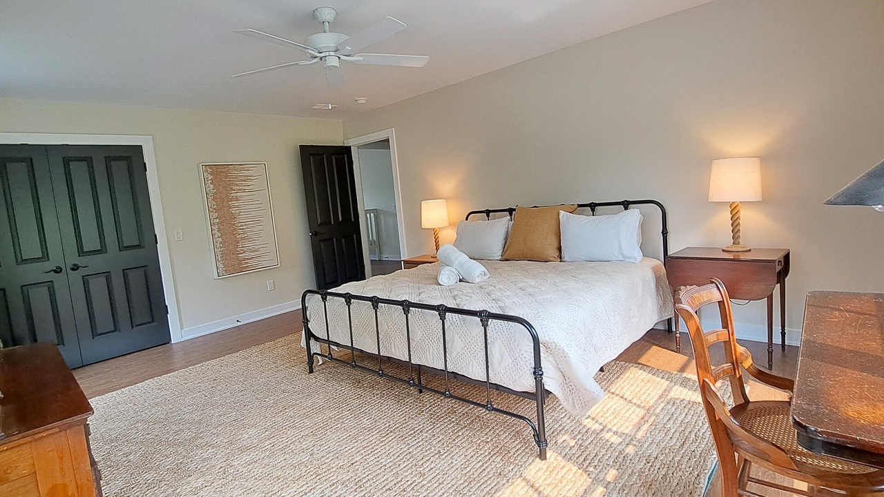 Photo of Bedroom in Lakeside