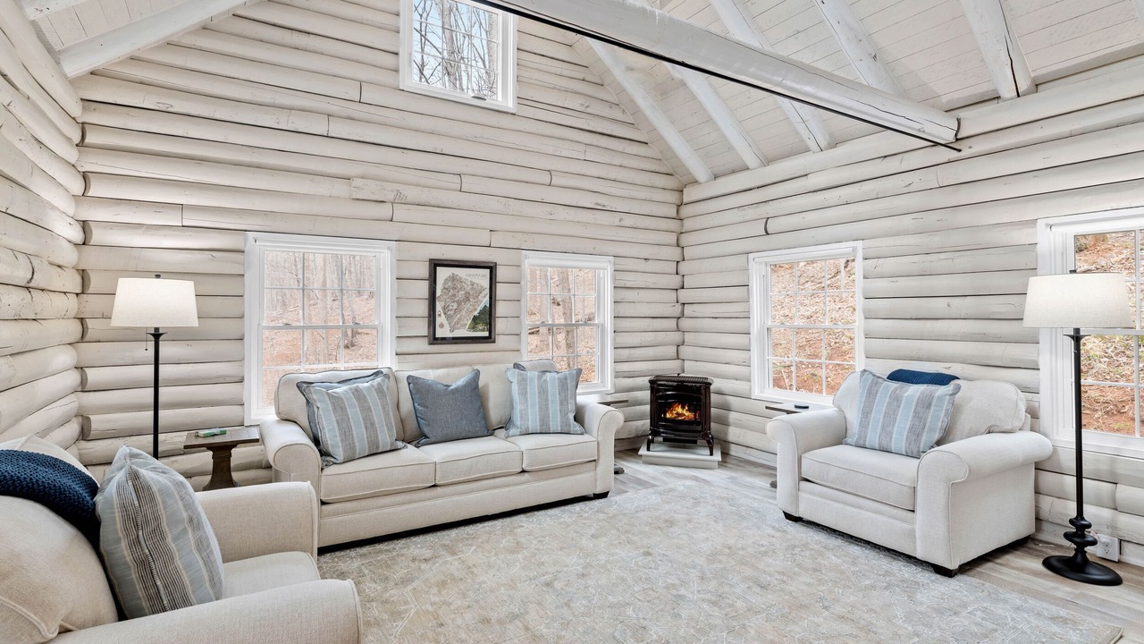 Photo of Livingroom in Cobham