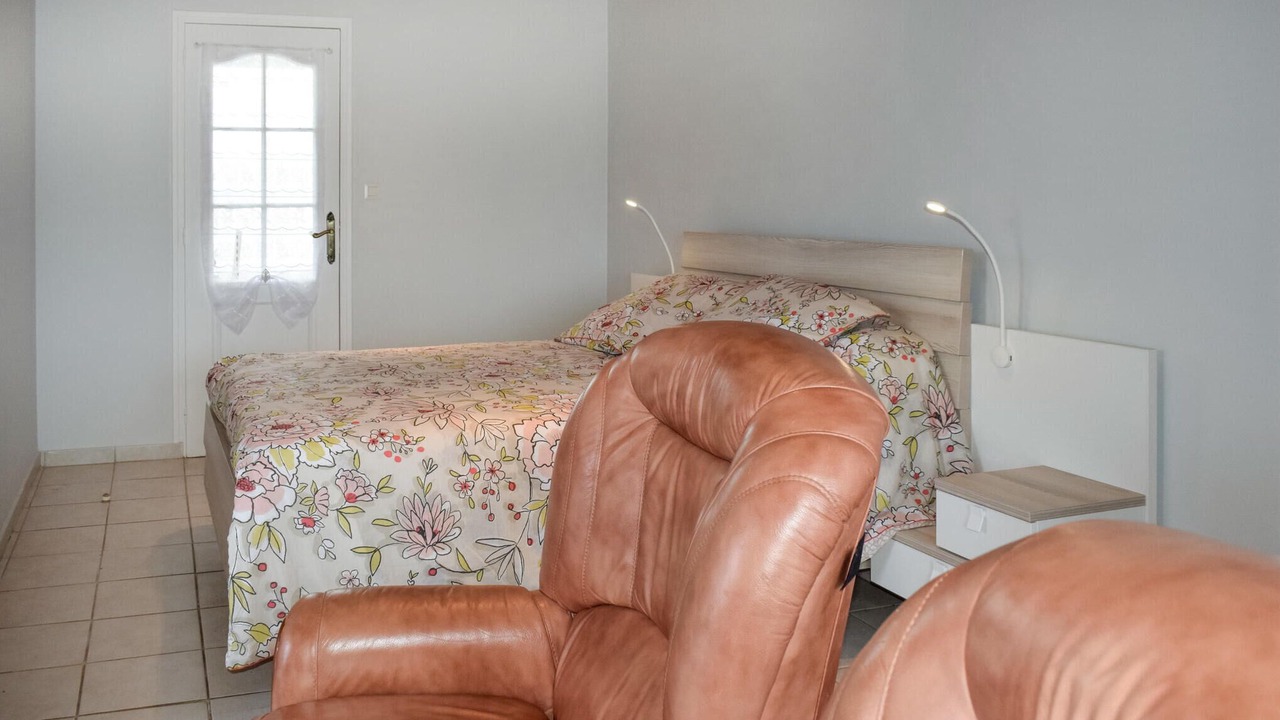 Photo of Bedroom in Quemperven