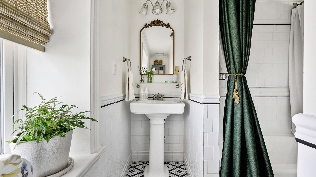 Photo of Bathroom in Washington