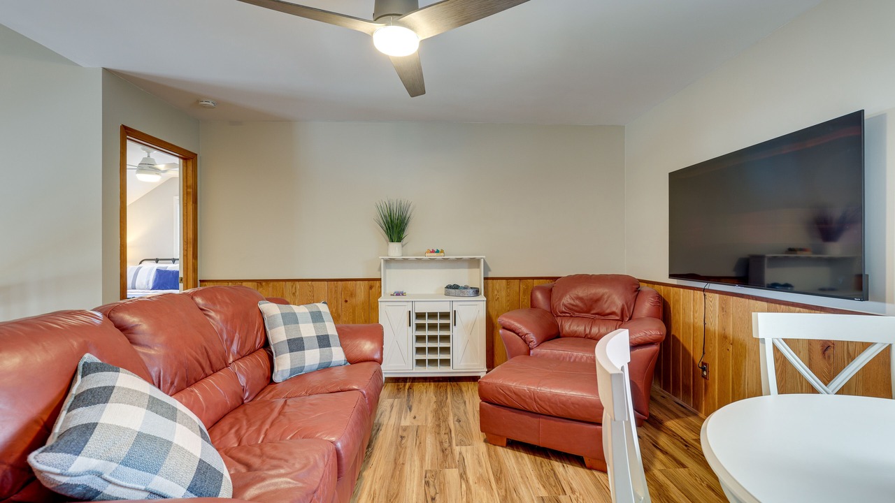 Photo of Livingroom in Hammondsport
