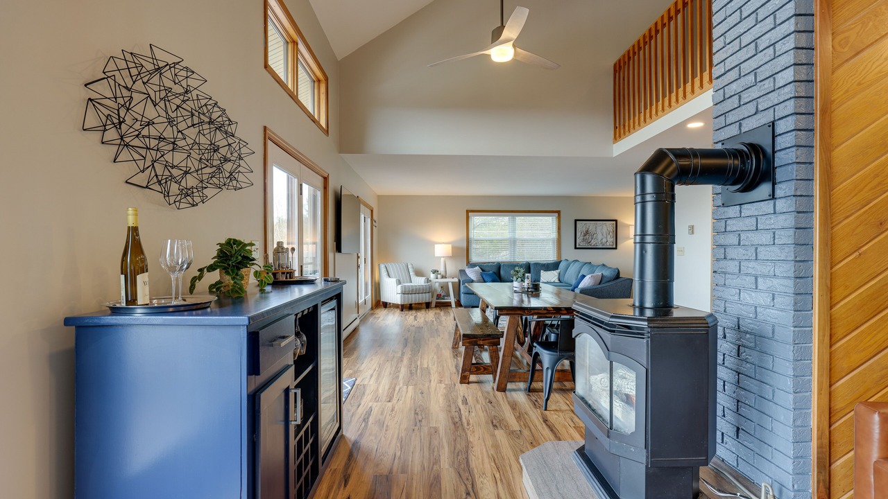 Photo of Livingroom in Hammondsport
