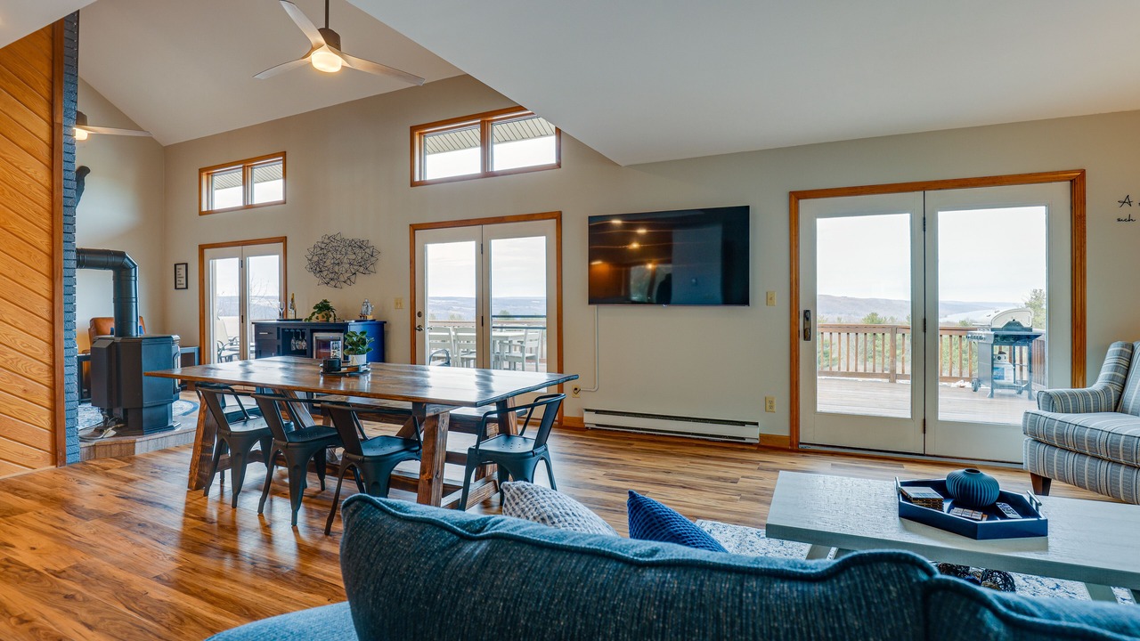 Photo of Livingroom in Hammondsport