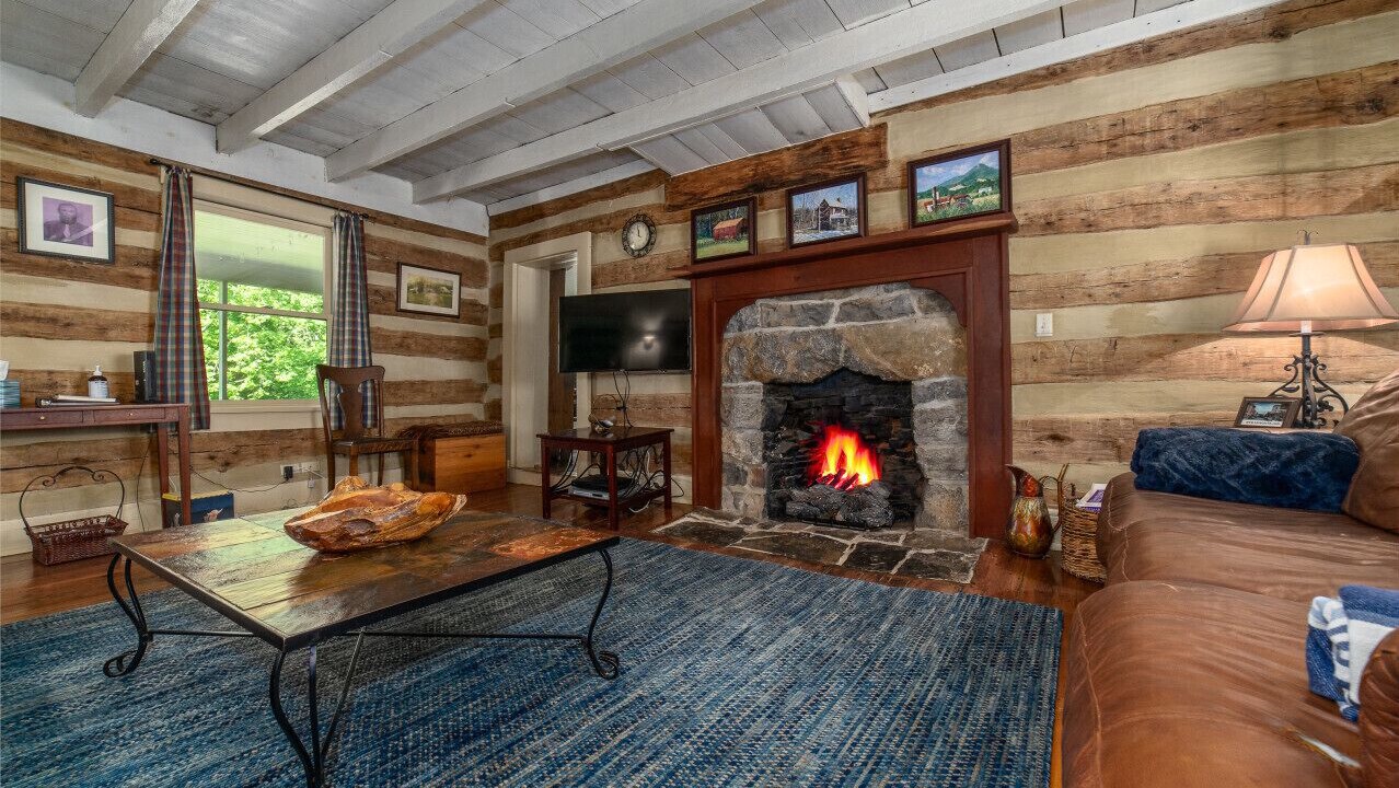 Photo of Livingroom in Lexington