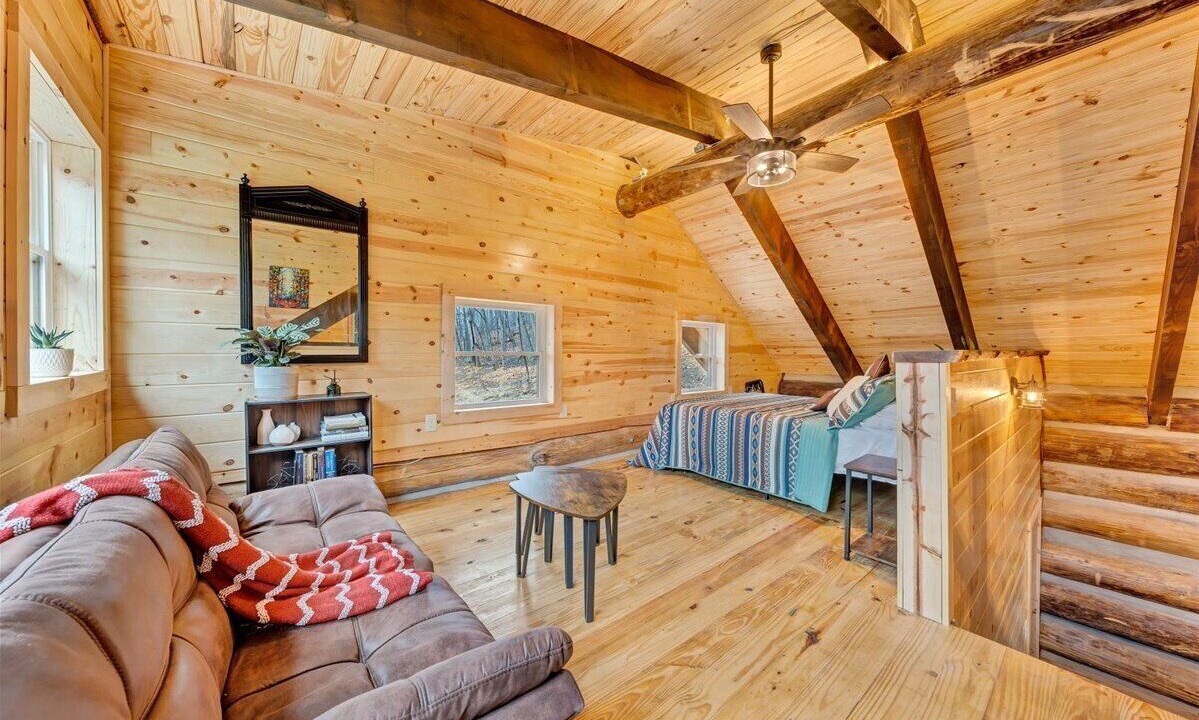 Photo of Livingroom in Troutville