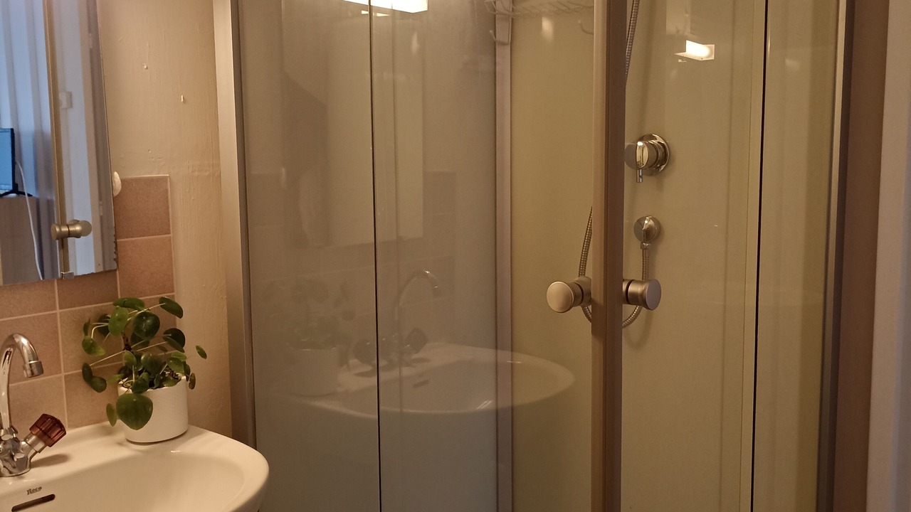 Photo of Bathroom in Guern