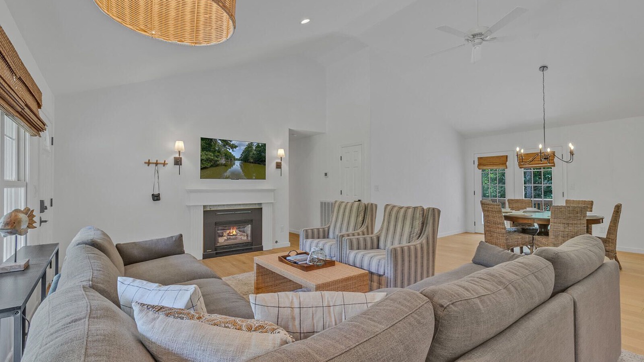 Photo of Livingroom in Cobbs Creek