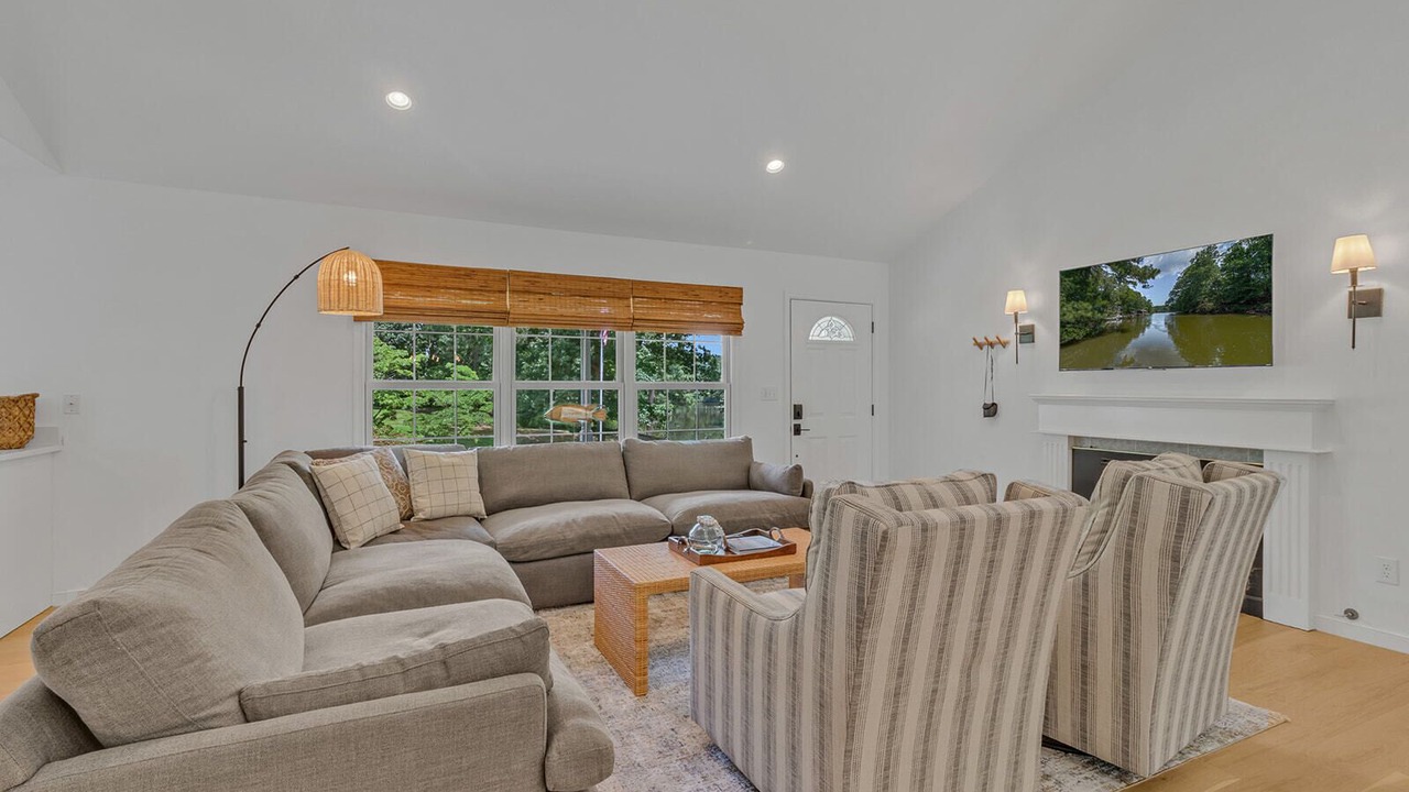 Photo of Livingroom in Cobbs Creek