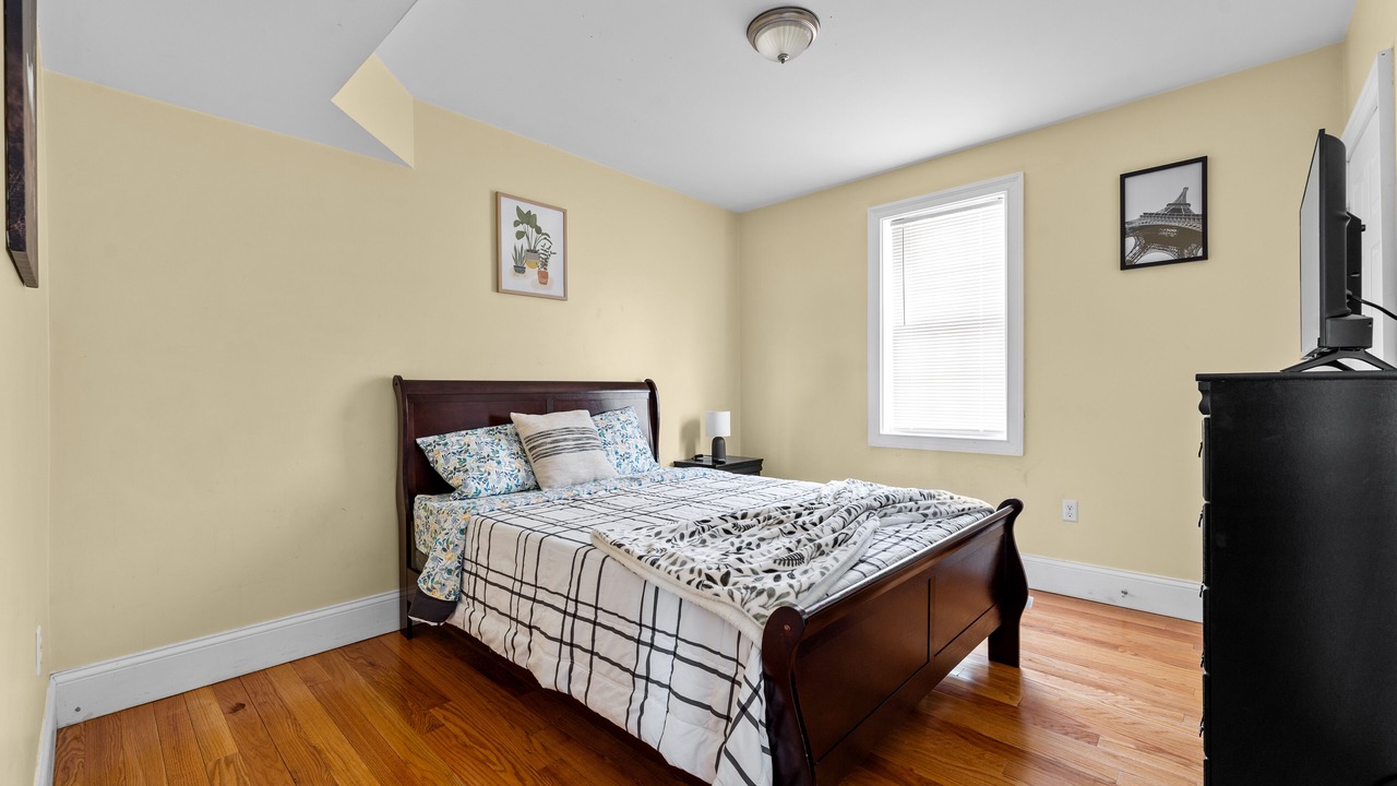 Photo of Bedroom in Quincy