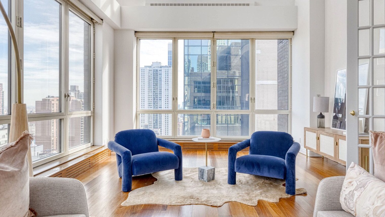 Photo of Livingroom in Sutton Place