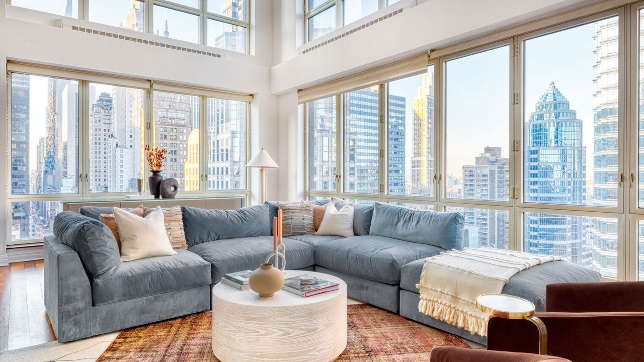 Photo of Livingroom in Sutton Place
