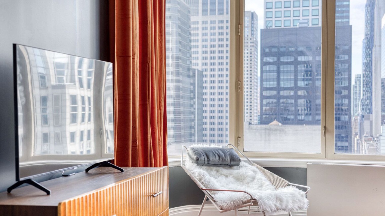 Photo of Livingroom in Sutton Place