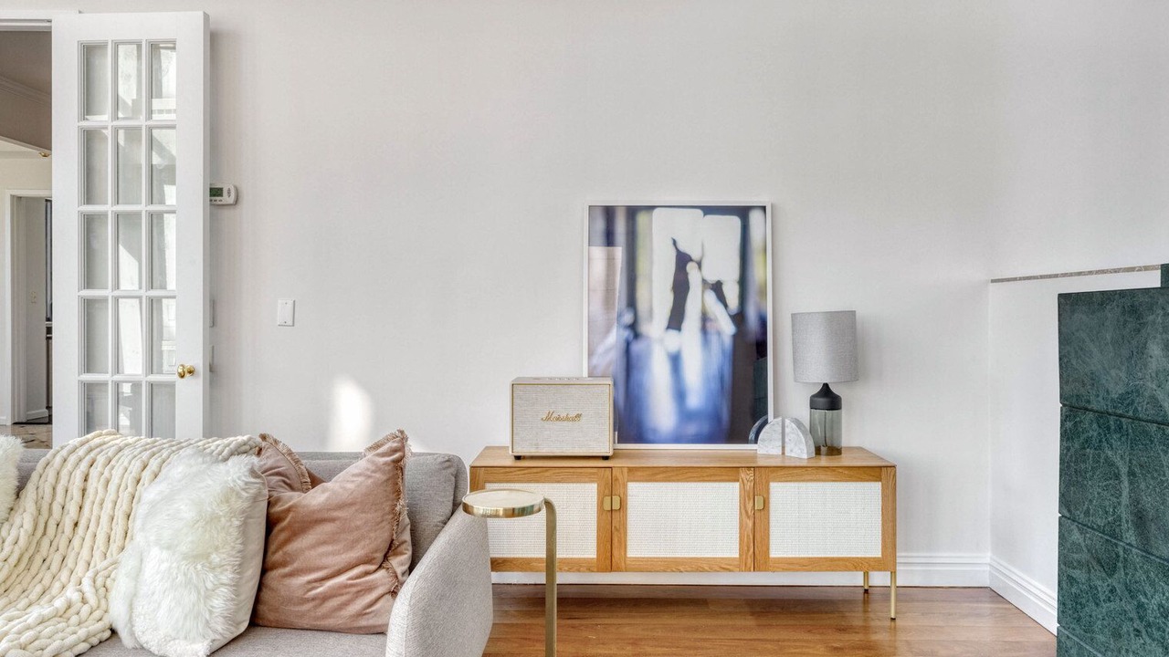 Photo of Livingroom in Sutton Place