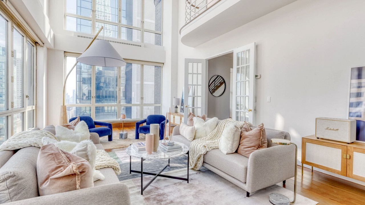 Photo of Livingroom in Sutton Place