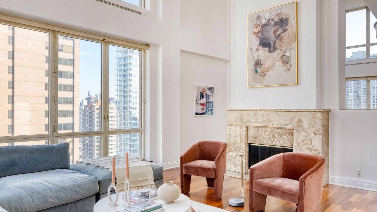 Photo of Livingroom in Sutton Place