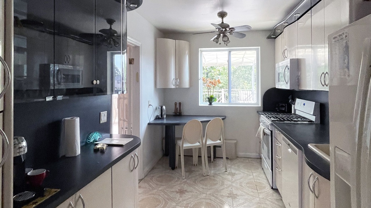 Photo of Kitchen in Kew Gardens Hills