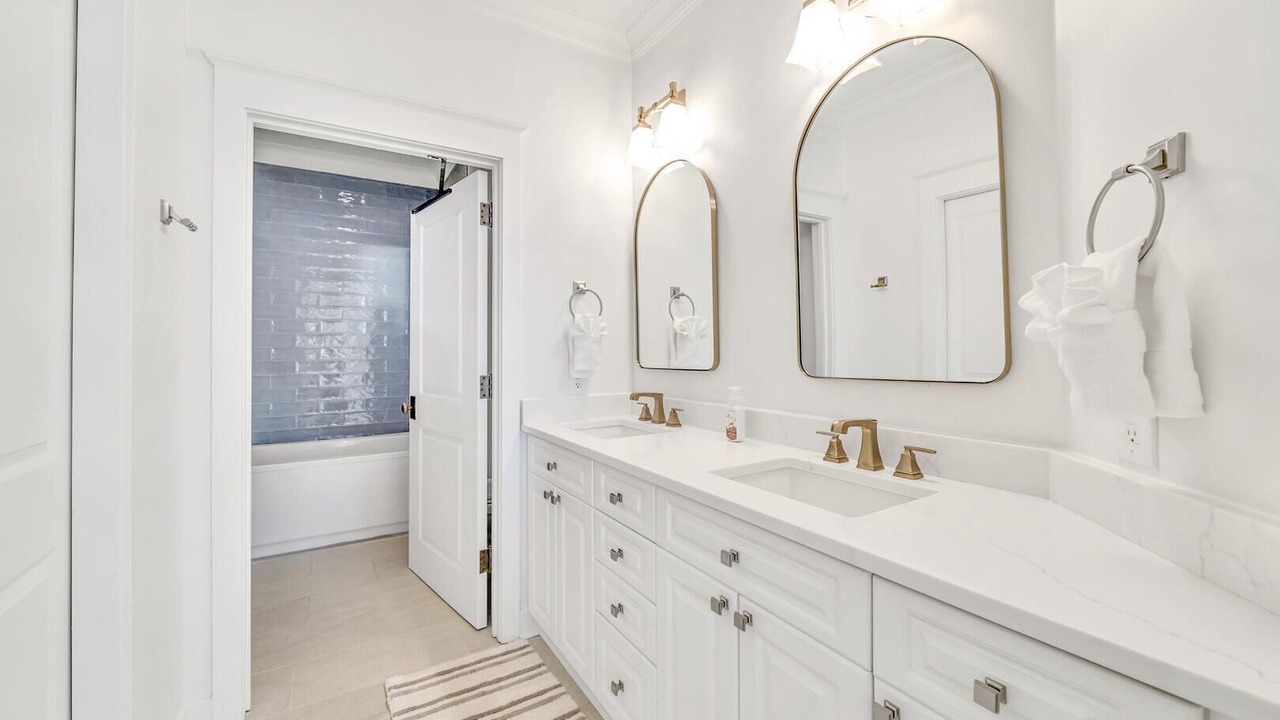 Photo of Bathroom in Beach District