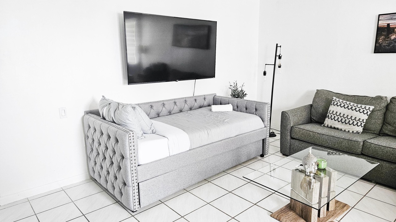 Photo of Livingroom in North Bay Village