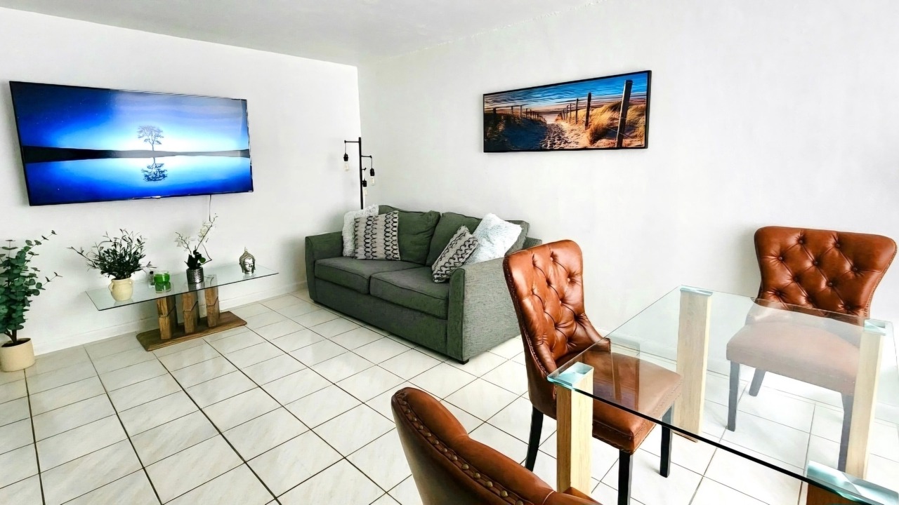Photo of Livingroom in North Bay Village