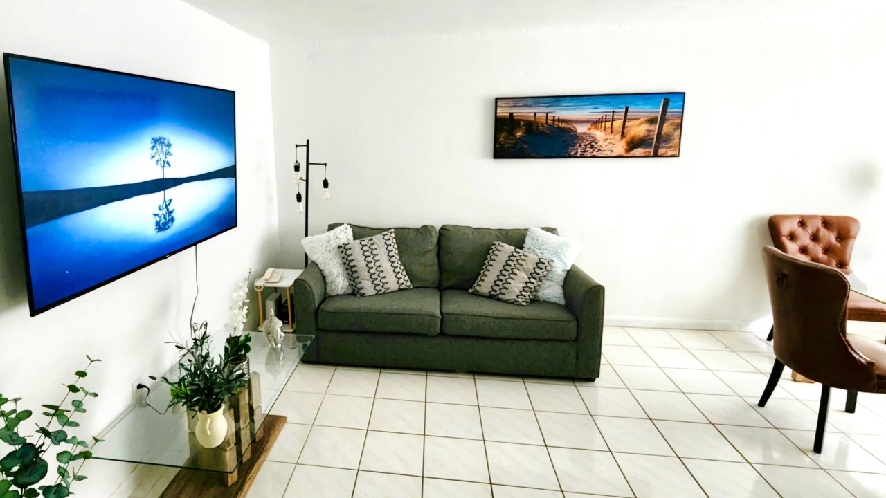 Photo of Livingroom in North Bay Village