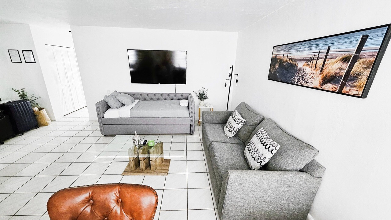 Photo of Livingroom in North Bay Village