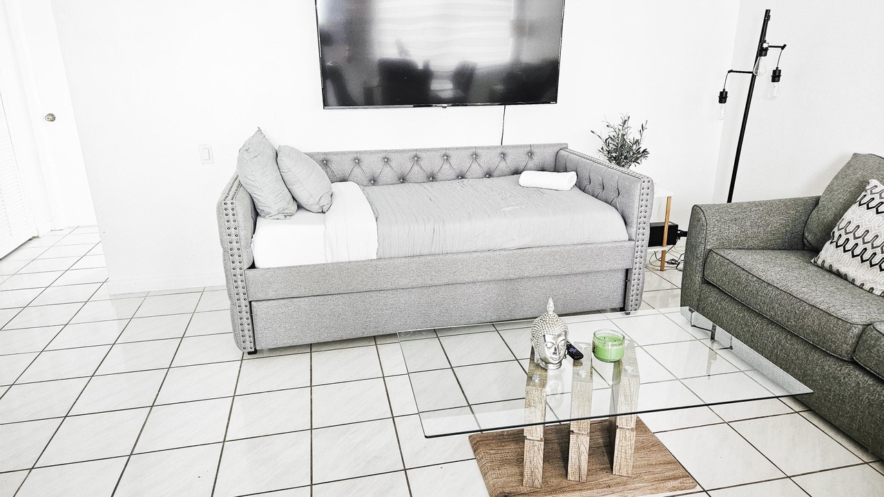 Photo of Livingroom in North Bay Village
