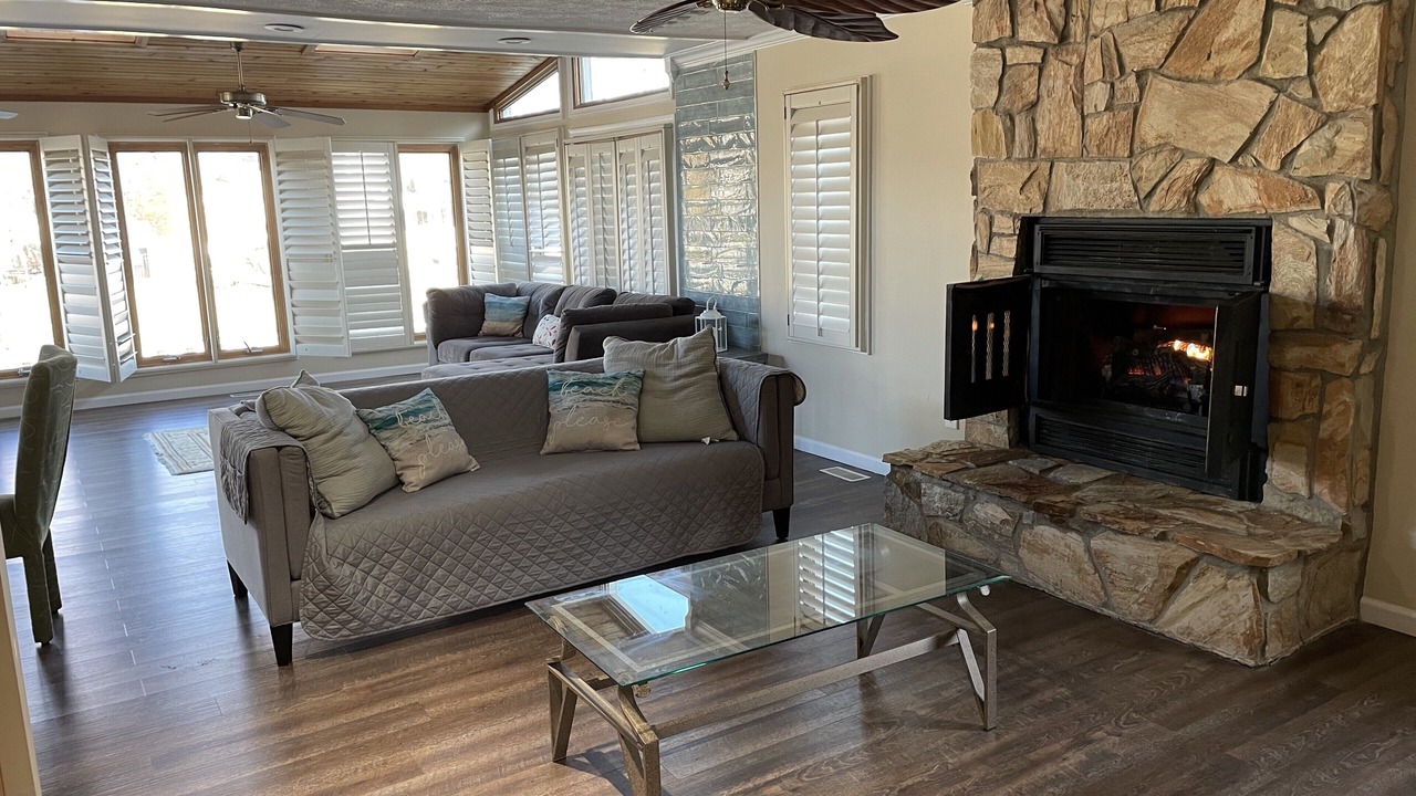 Photo of Livingroom in Buckroe Beach