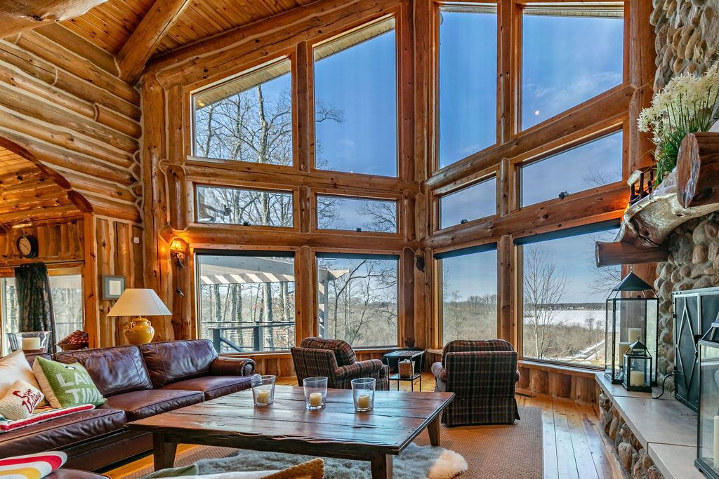 Photo of Livingroom in Frontier