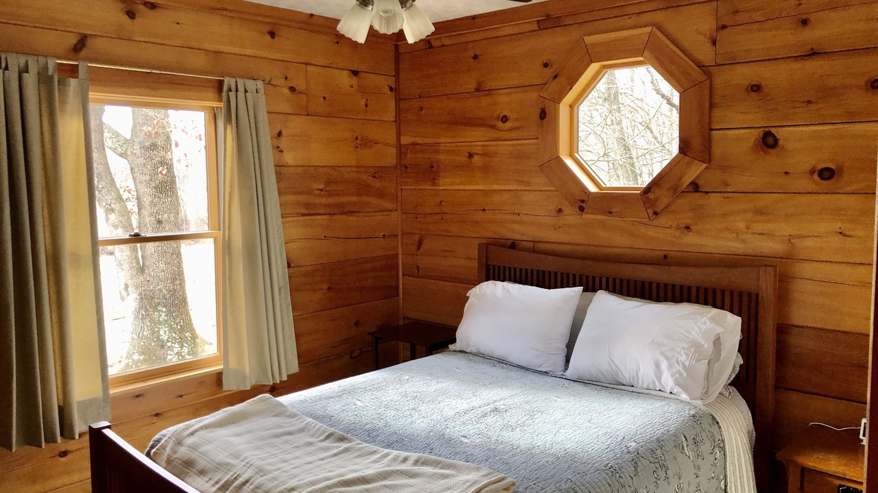 Photo of Bedroom in Hot Springs