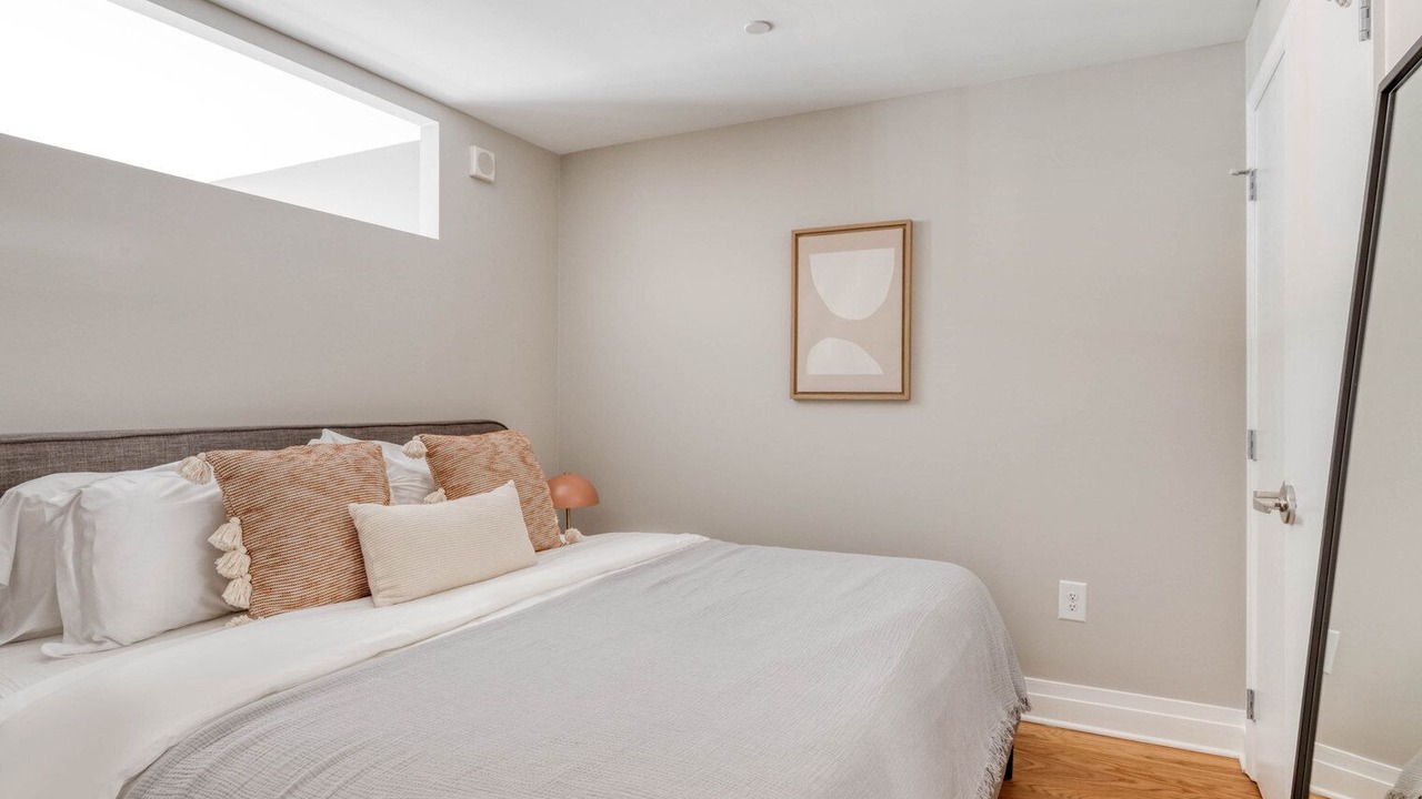 Photo of Bedroom in George Washington University
