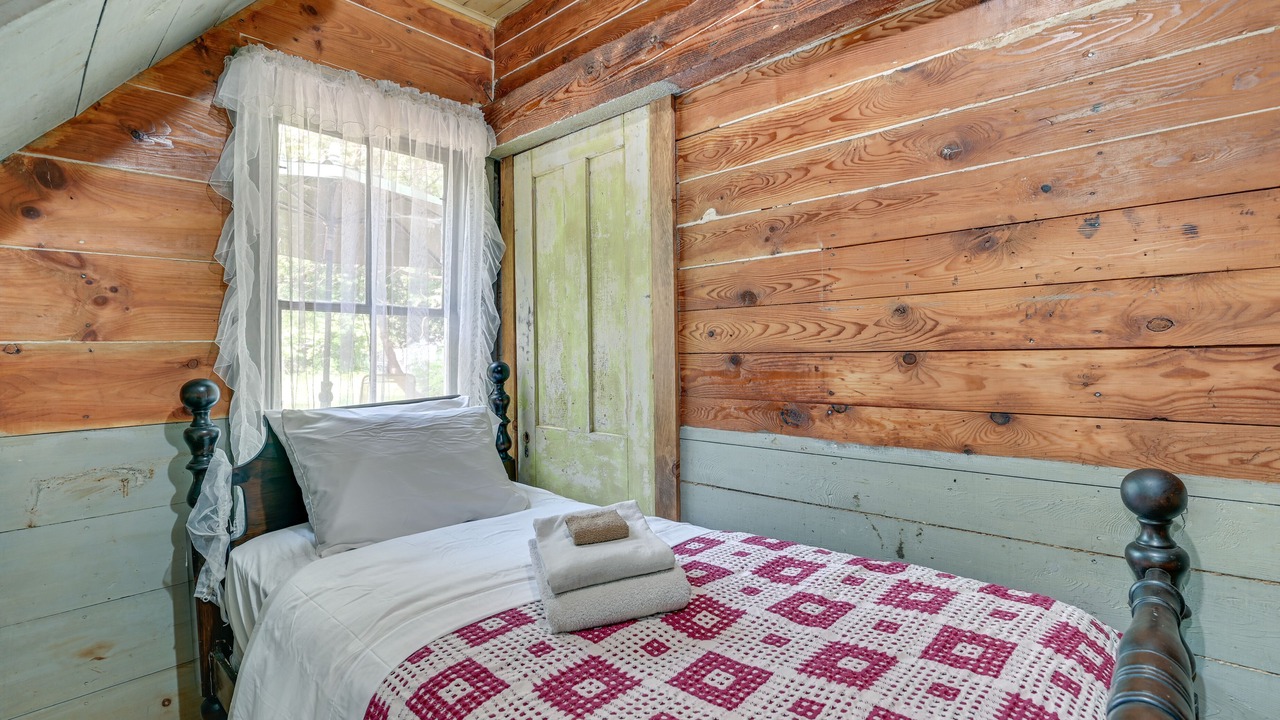 Photo of Bedroom in Warrensburg