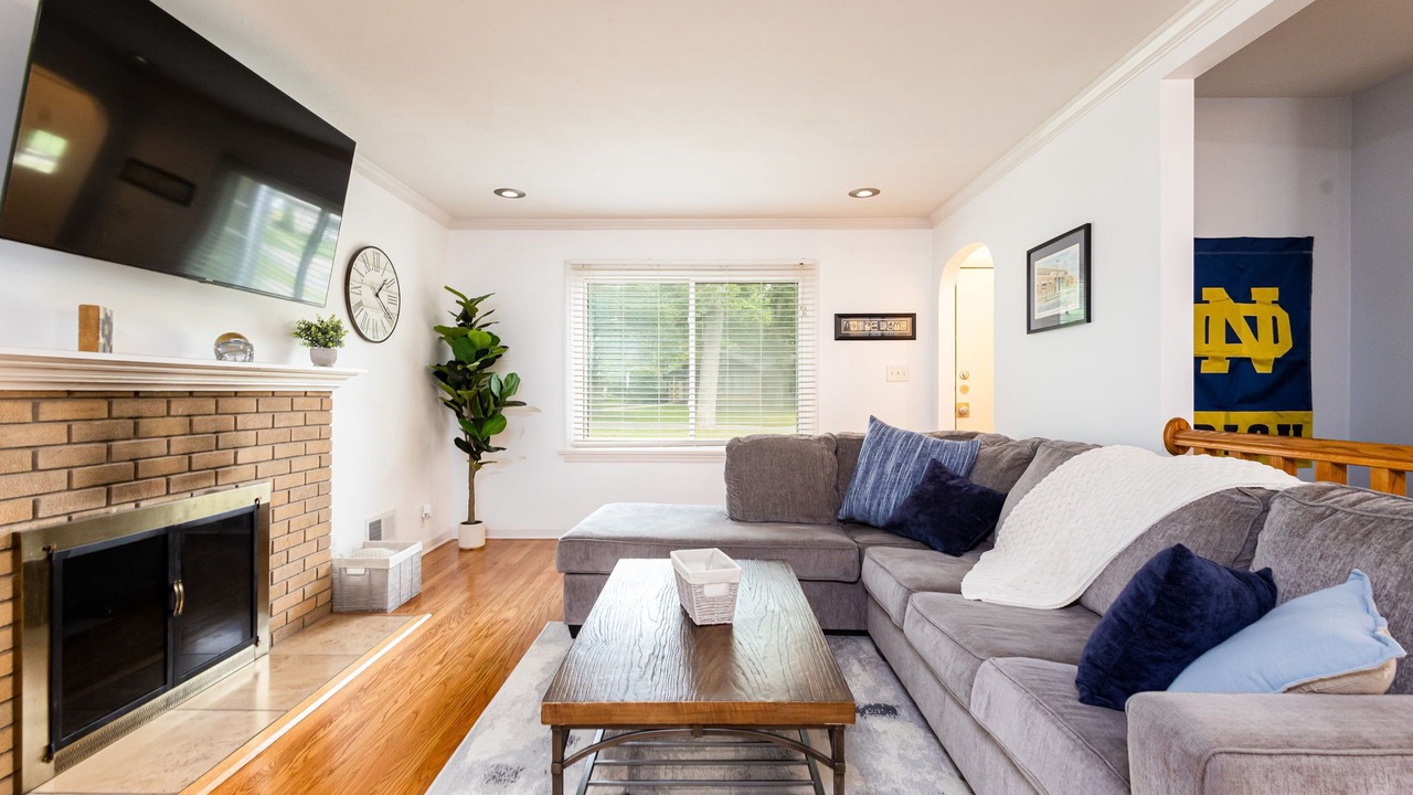Photo of Livingroom in Wooded Estates