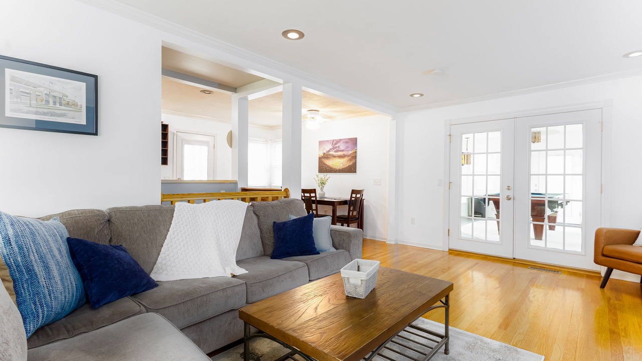 Photo of Livingroom in Wooded Estates
