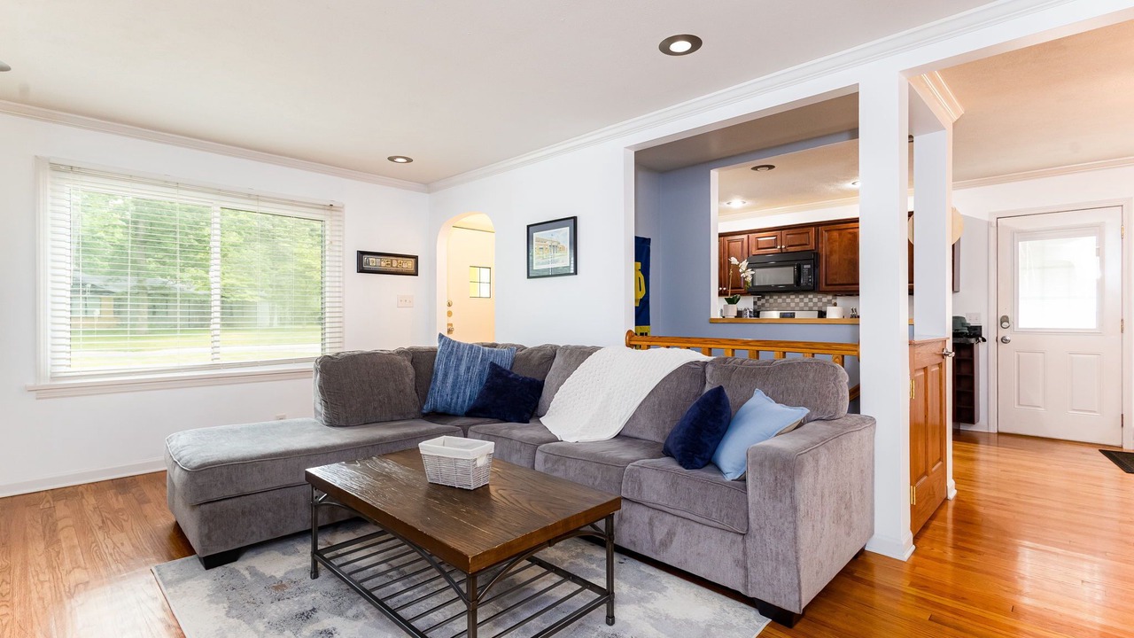 Photo of Livingroom in Wooded Estates