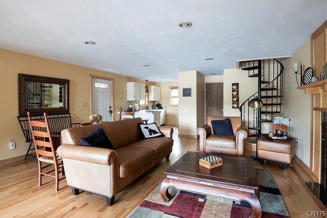 Photo of Livingroom in Town of Nelson