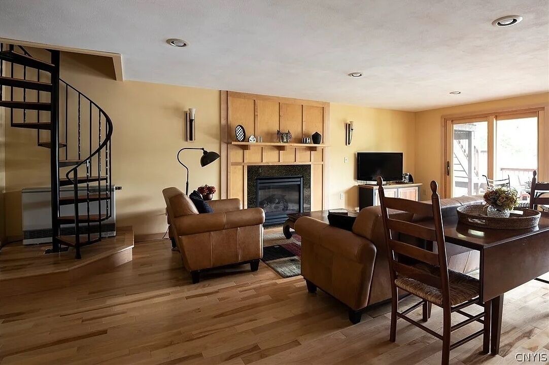 Photo of Livingroom in Town of Nelson