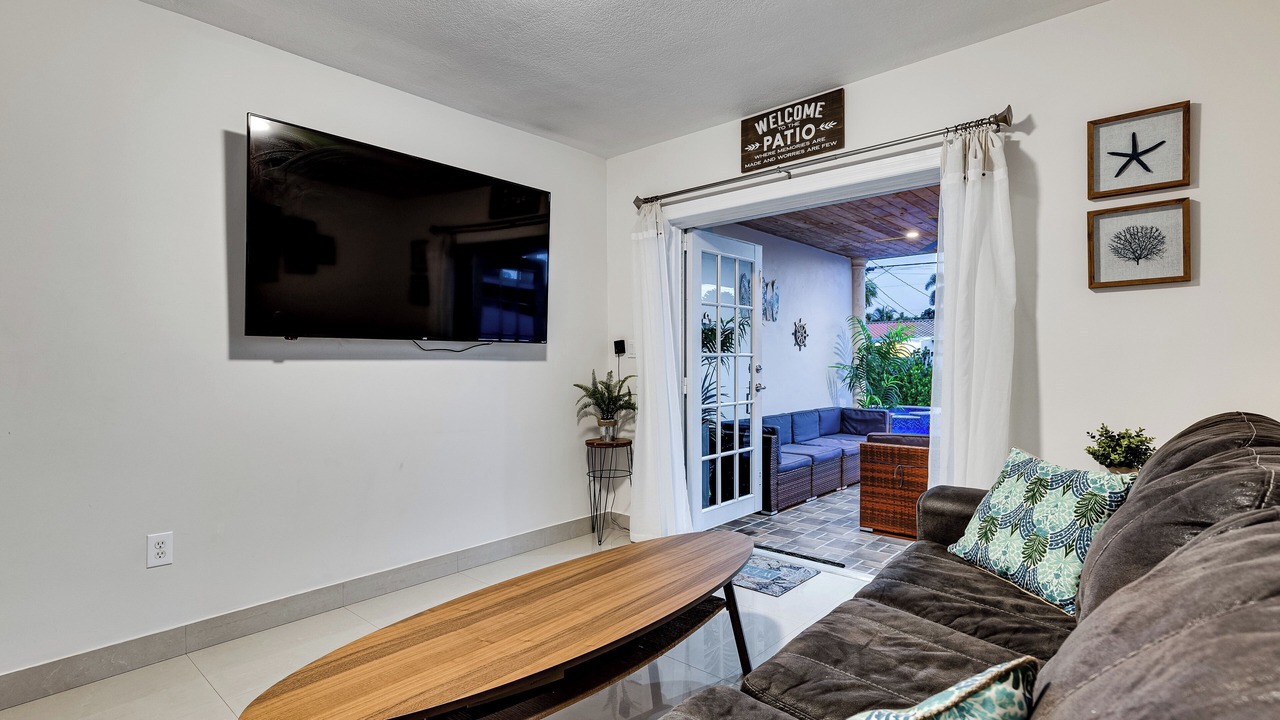 Photo of Livingroom in Ludlam
