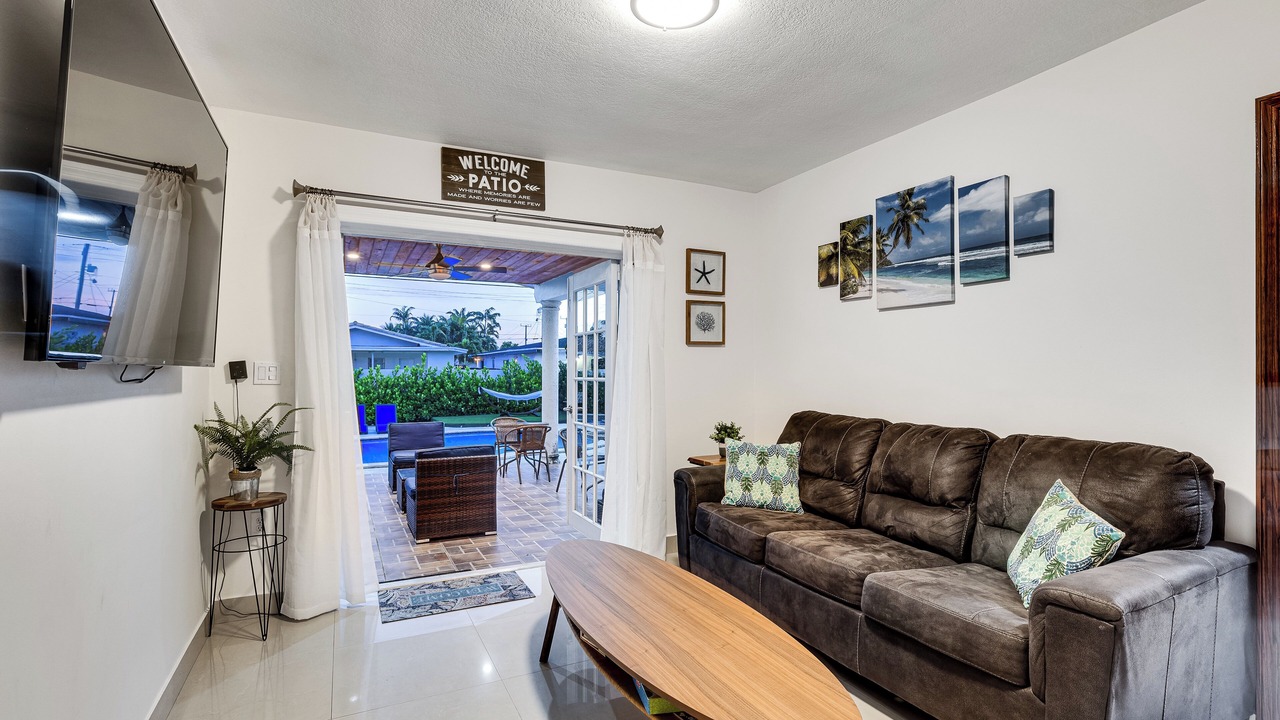 Photo of Livingroom in Ludlam