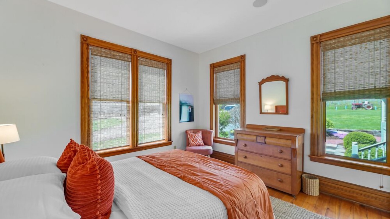 Photo of Bedroom in Town of Benton