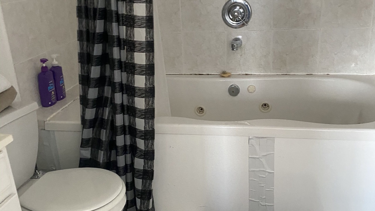Photo of Bathroom in Throgs Neck