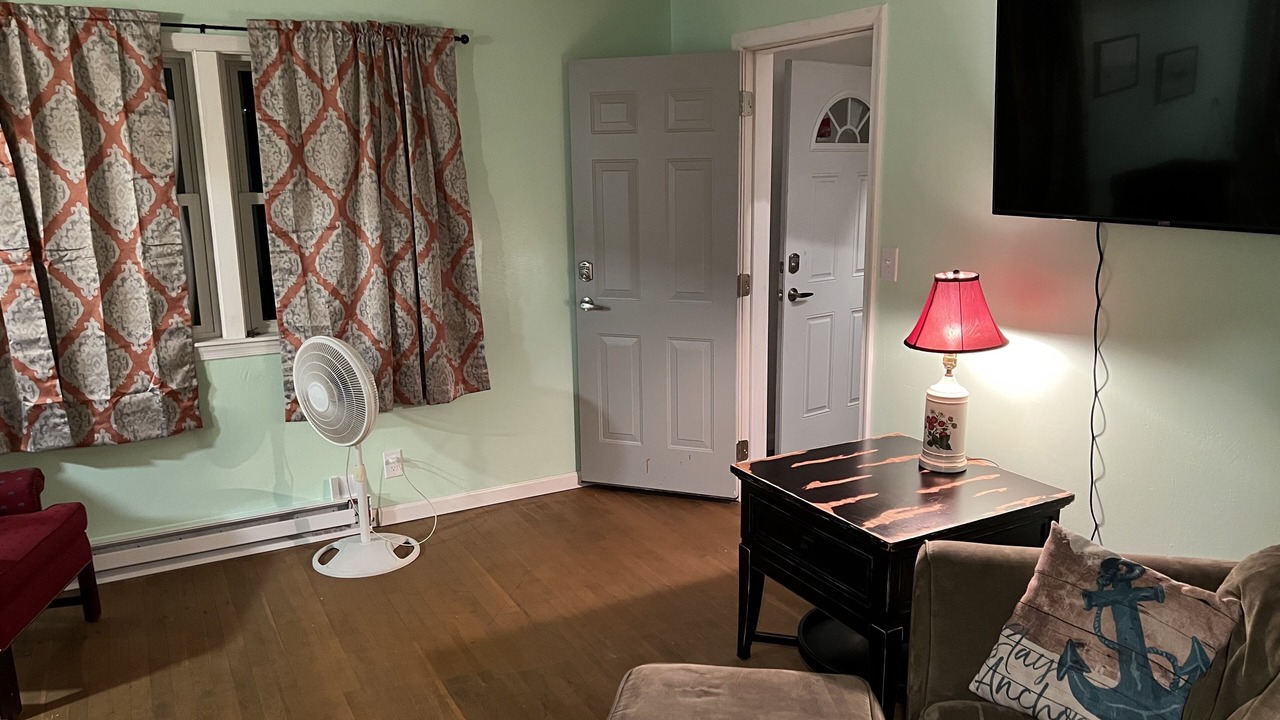Photo of Bedroom in Willoughby Spit