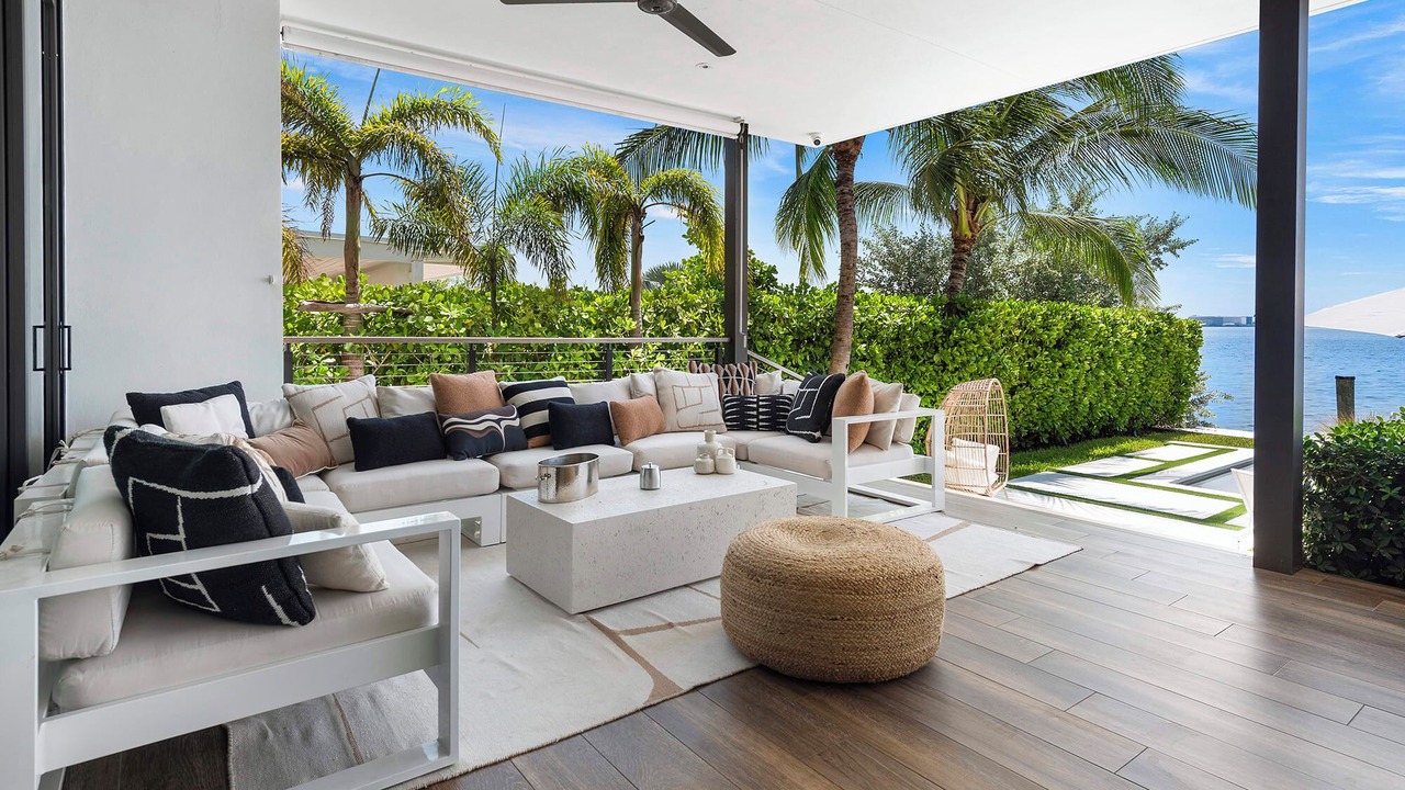 Photo of Livingroom in North Bay Village
