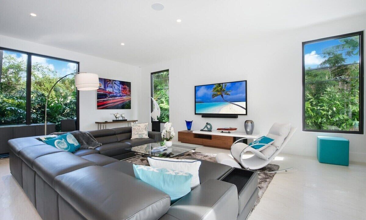 Photo of Livingroom in North Bay Village