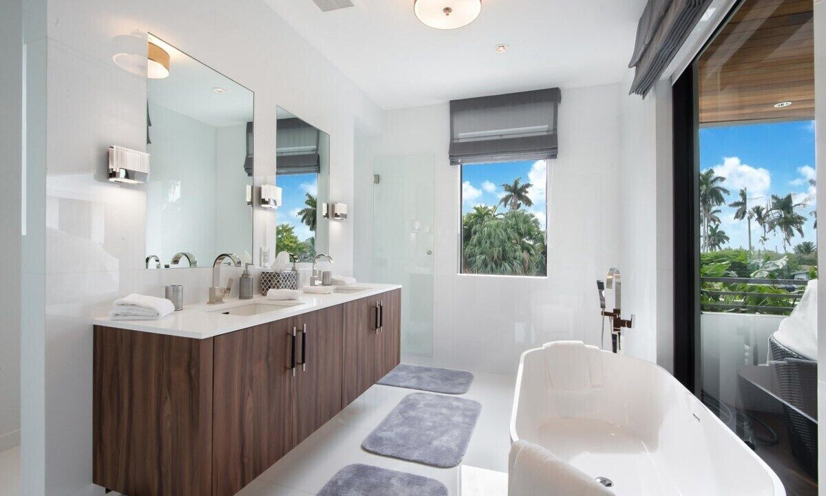 Photo of Bathroom in North Bay Village