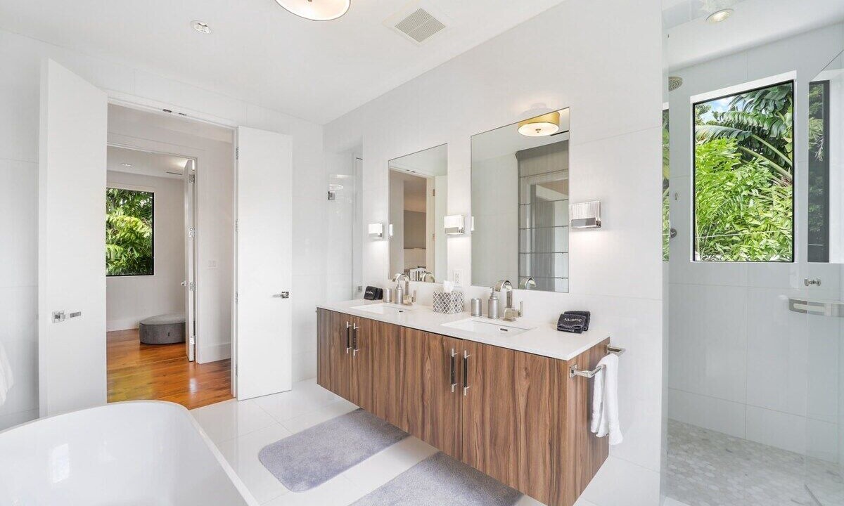 Photo of Bathroom in North Bay Village