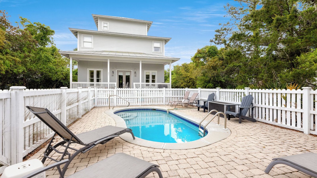 Photo of Outdoor in White's Gulfview