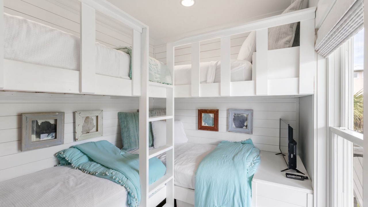 Photo of Bedroom in White's Gulfview